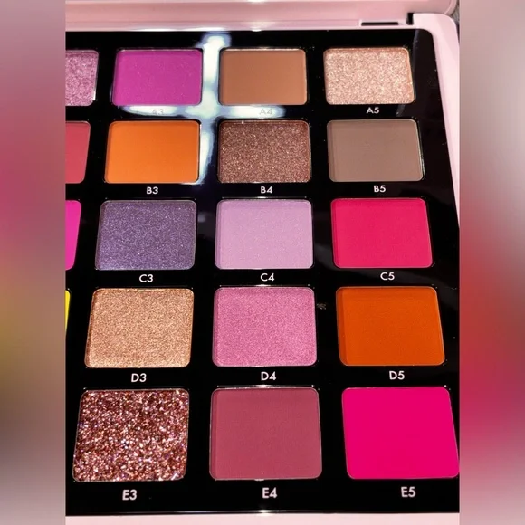Anastasia Beverly Hills Norvina Volume 4 Face & Body Palette - Picture 4 of 5